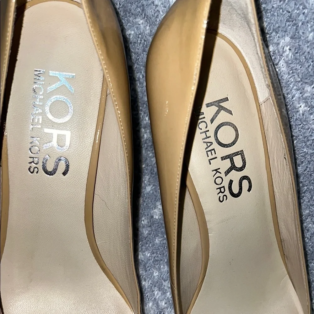 Michael Kors Tan Patent leather sole Heels Timeless Design for perfect fit